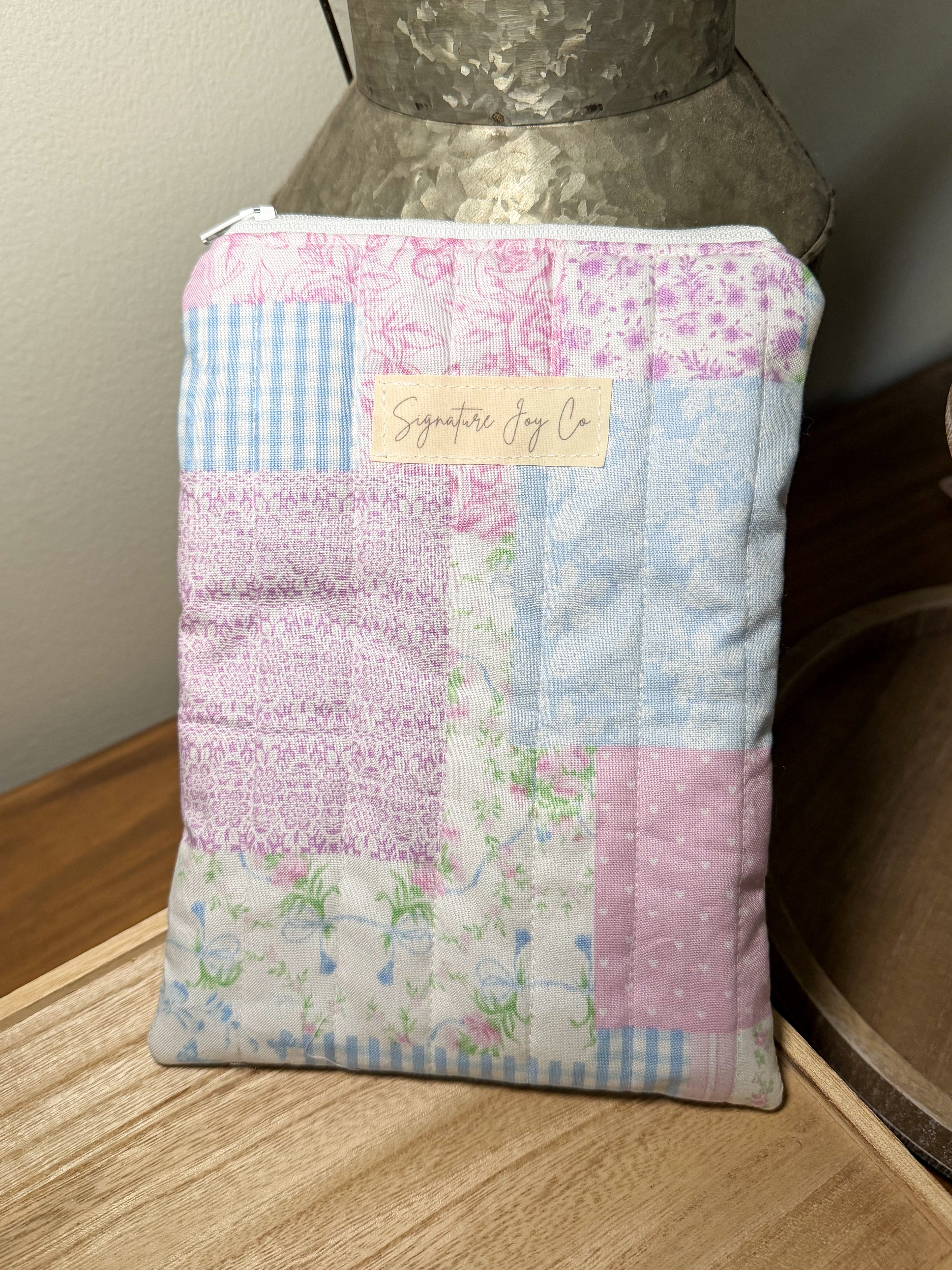 Pink Cottage Quilt Kindle Sleeve with Zipper